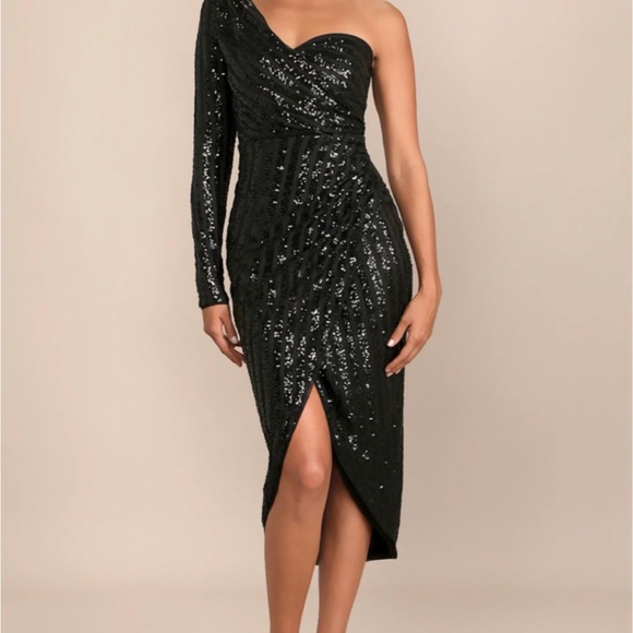 Dresses & Skirts - Lulus One Shoulder Sequin Midi Dress